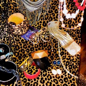 Free Gift with Every Purchase 🎁